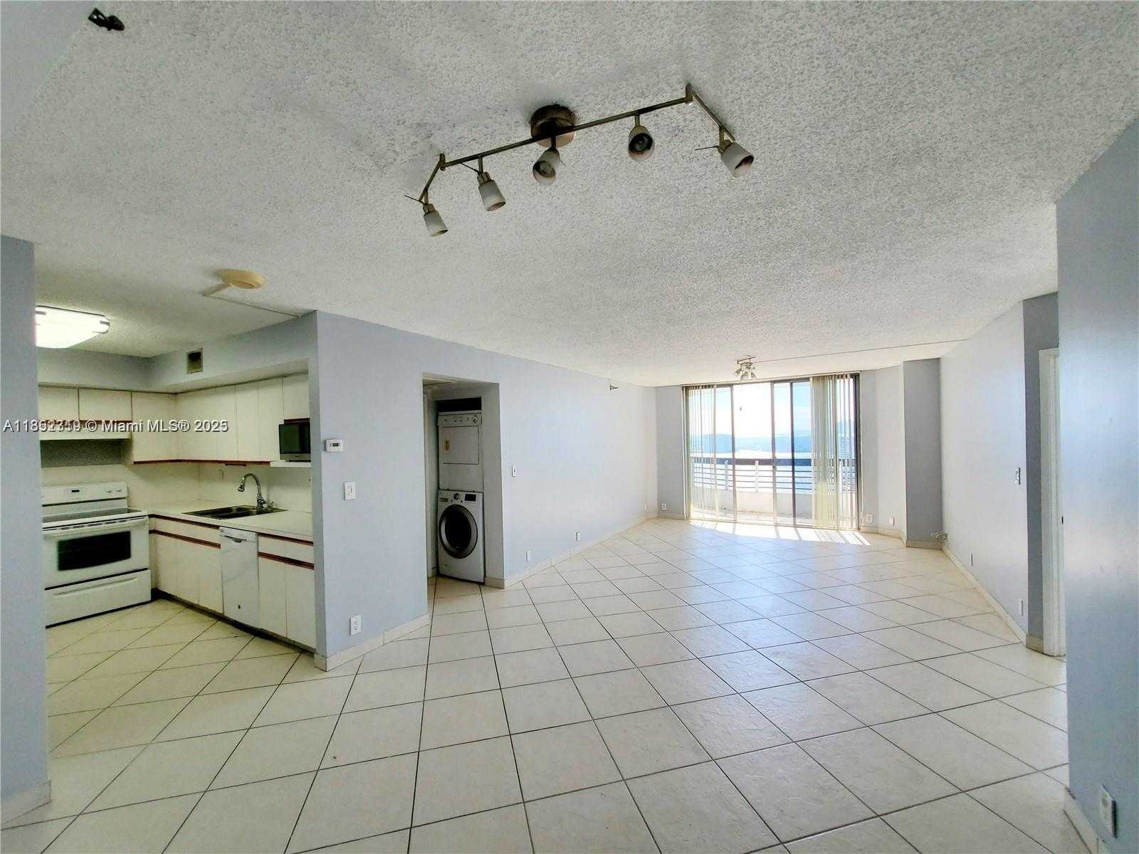 Small Image of 19101 NE 36th Pl, Aventura, FL 33180, USA Number 4