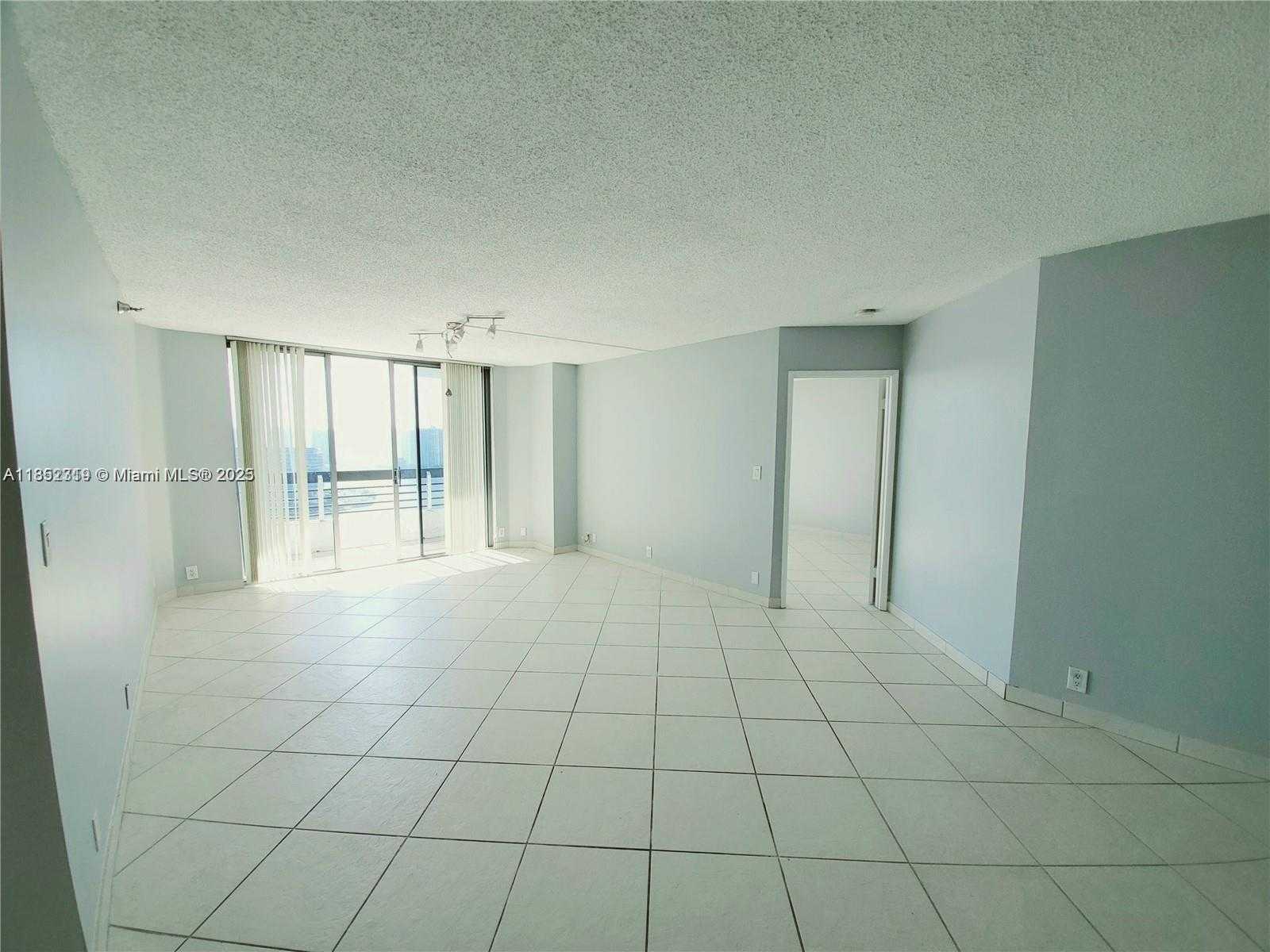 Small Image of 19101 NE 36th Pl, Aventura, FL 33180, USA Number 9