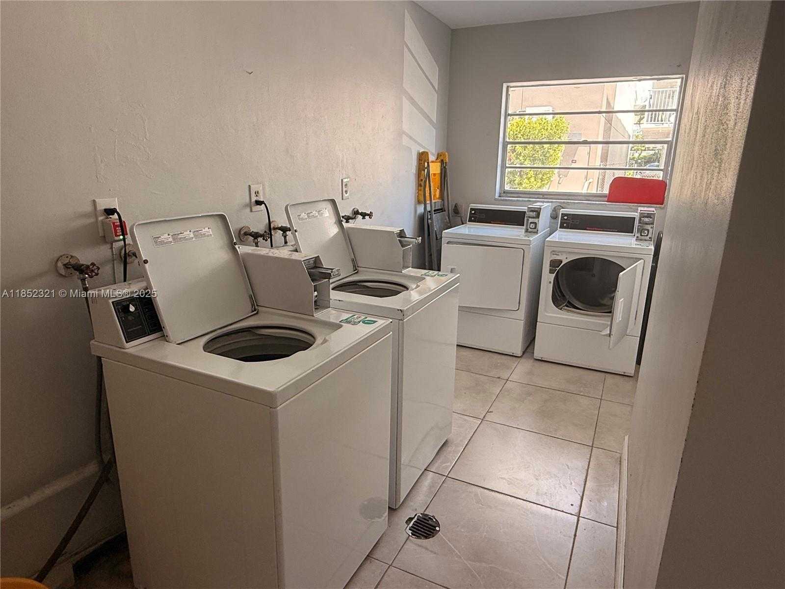 Small Image of 1943 MONROE ST #309A, Hollywood Number 15