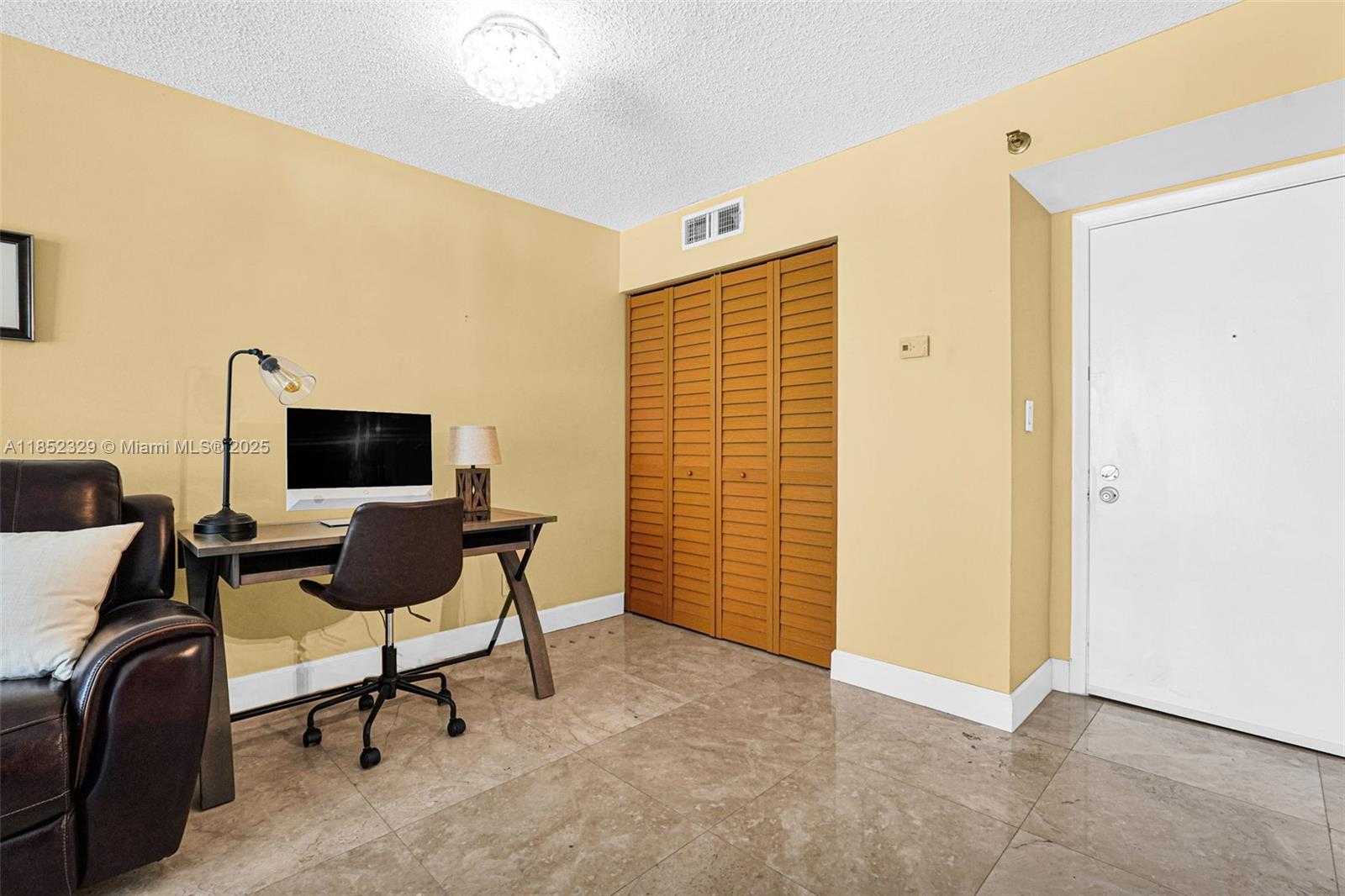 Small Image of 770 CLAUGHTON ISLAND DRIVE #611, Miami Number 11
