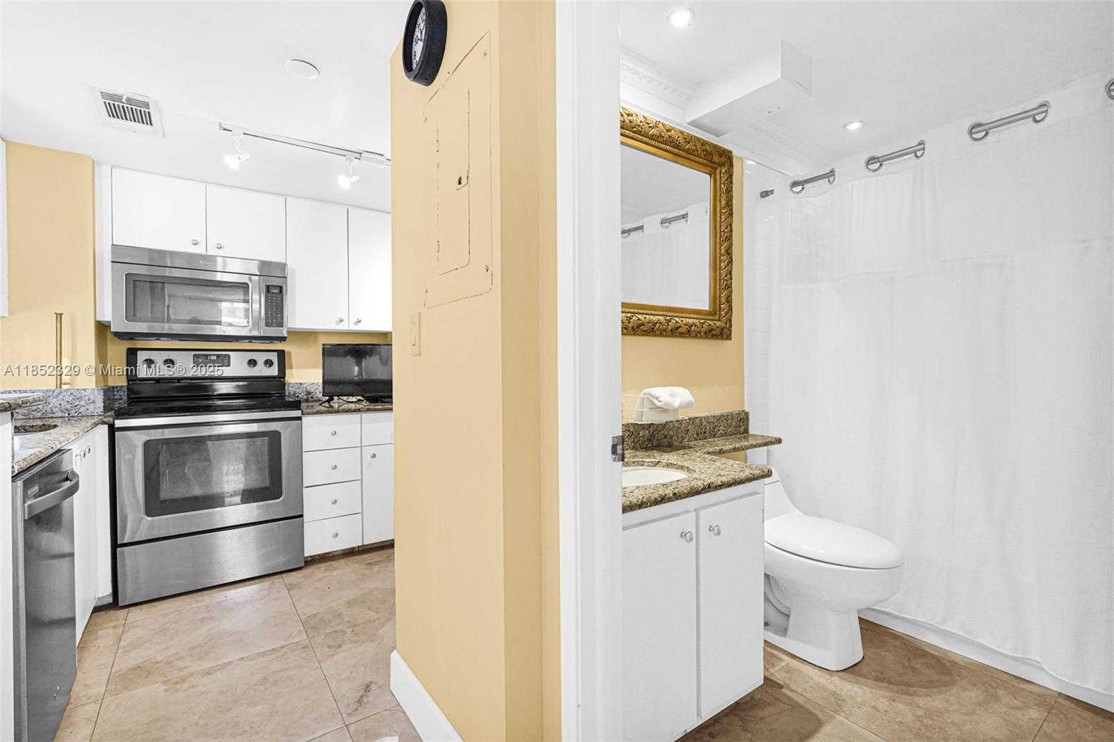 Small Image of 770 CLAUGHTON ISLAND DRIVE #611, Miami Number 16