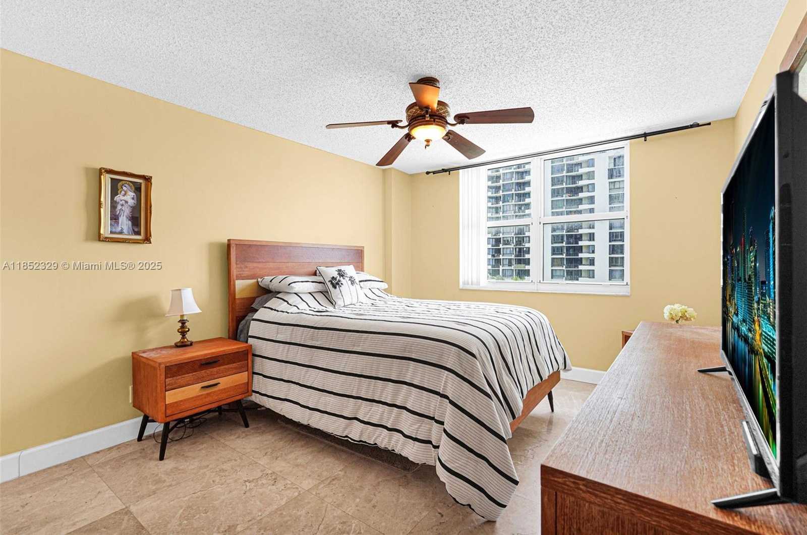 Small Image of 770 CLAUGHTON ISLAND DRIVE #611, Miami Number 18