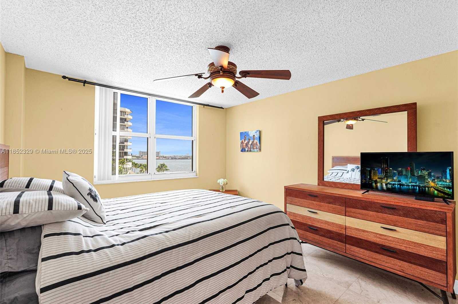 Small Image of 770 CLAUGHTON ISLAND DRIVE #611, Miami Number 21