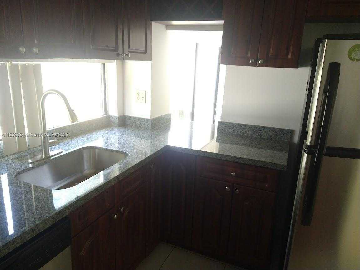 Small Image of 17021 NORTH BAY RD #126, Sunny Isles Beach Number 5