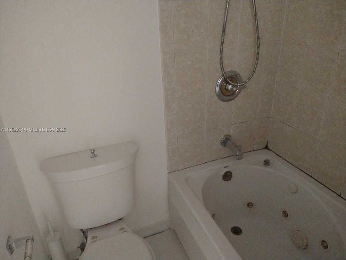 Small Image of 17021 NORTH BAY RD #126, Sunny Isles Beach Number 8