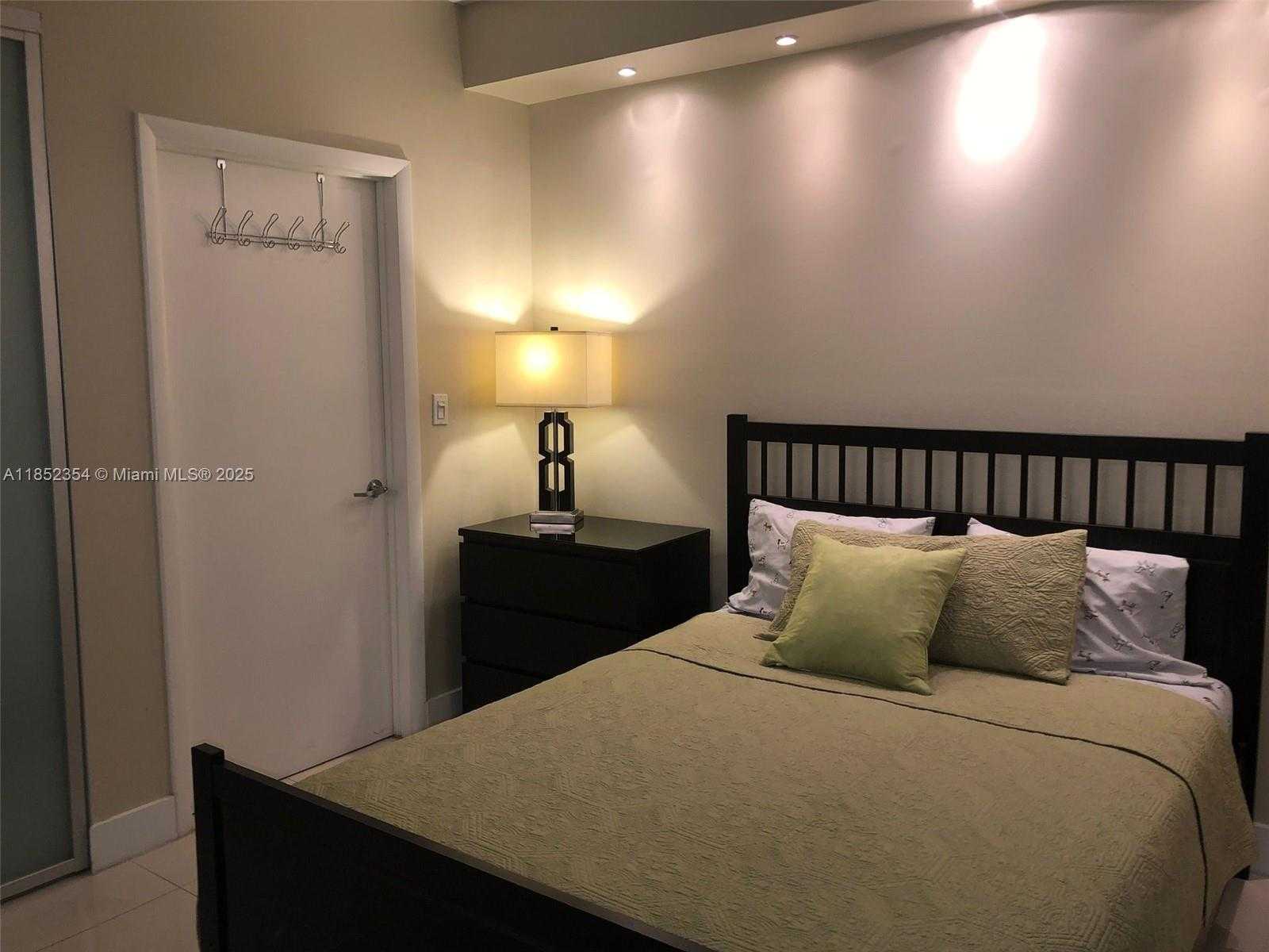 Small Image of 90 SOUTH WEST 3RD ST #3802, Miami Number 10