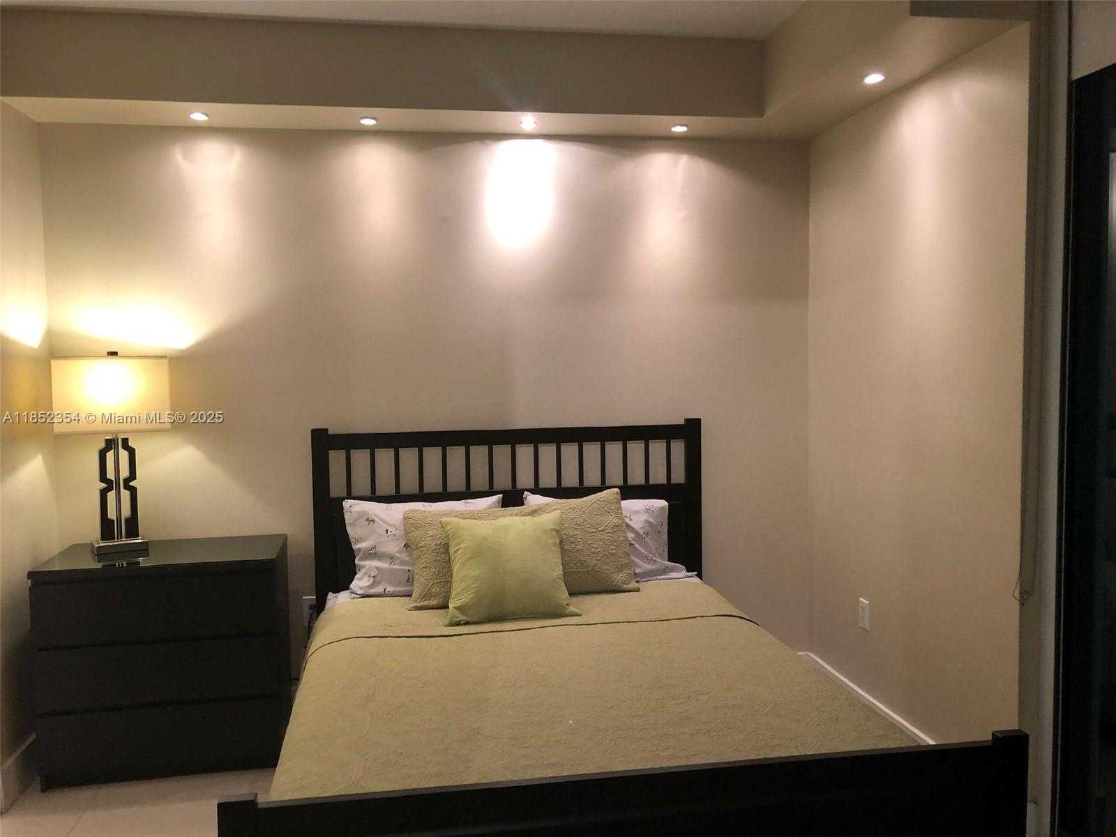 Small Image of 90 SOUTH WEST 3RD ST #3802, Miami Number 12