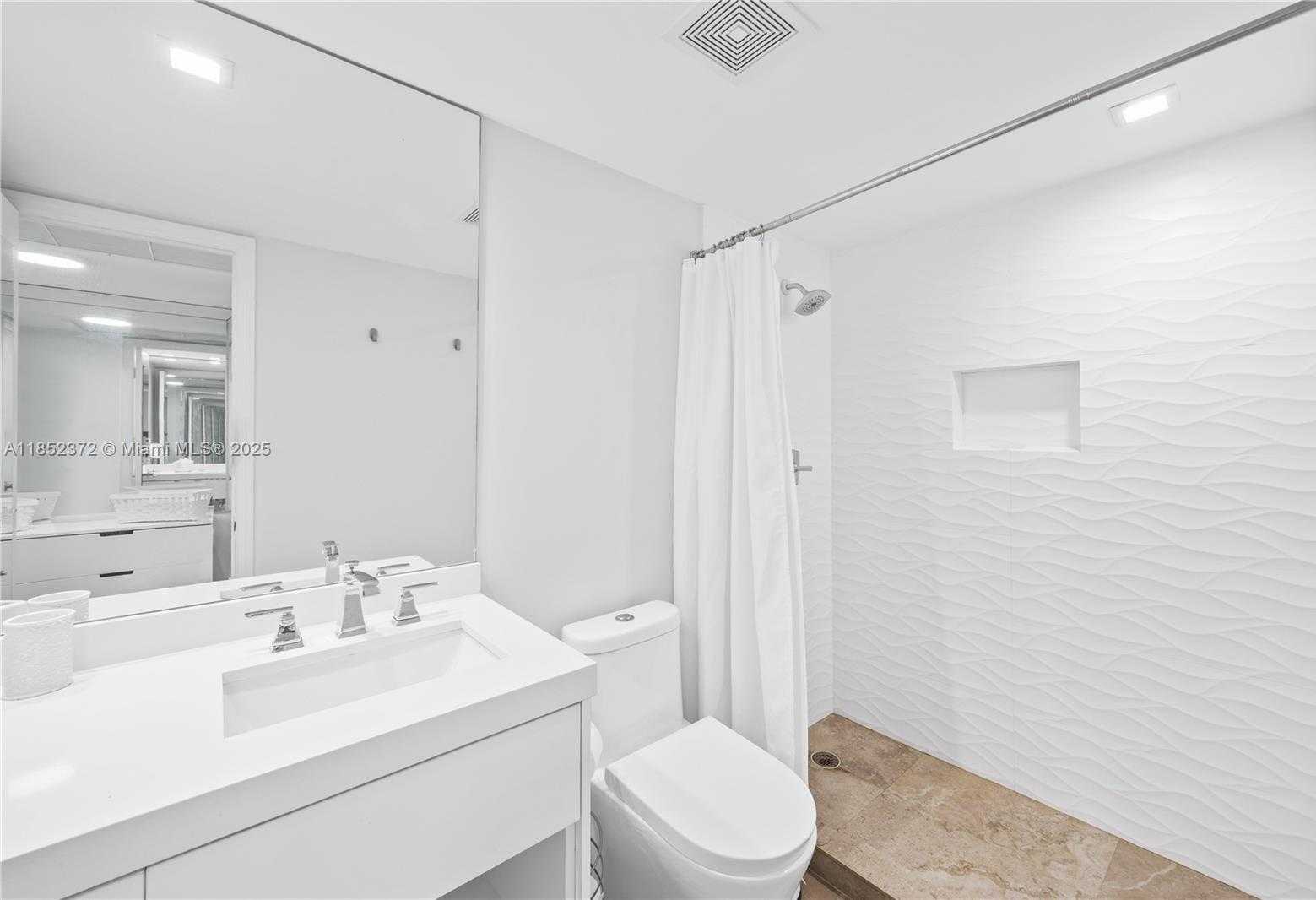 Small Image of 5555 COLLINS AVE #4B, Miami Beach Number 11