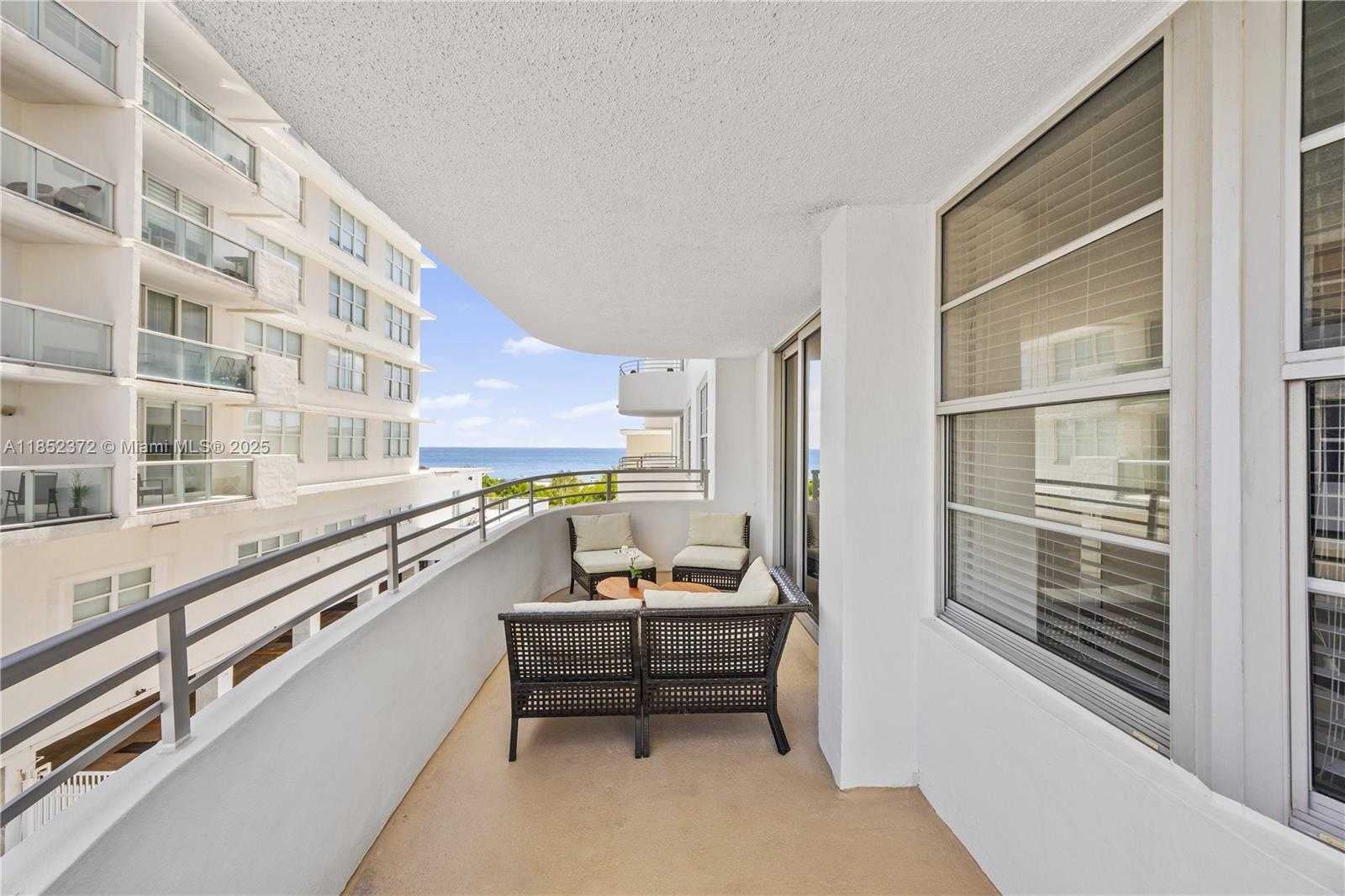 Small Image of 5555 COLLINS AVE #4B, Miami Beach Number 12