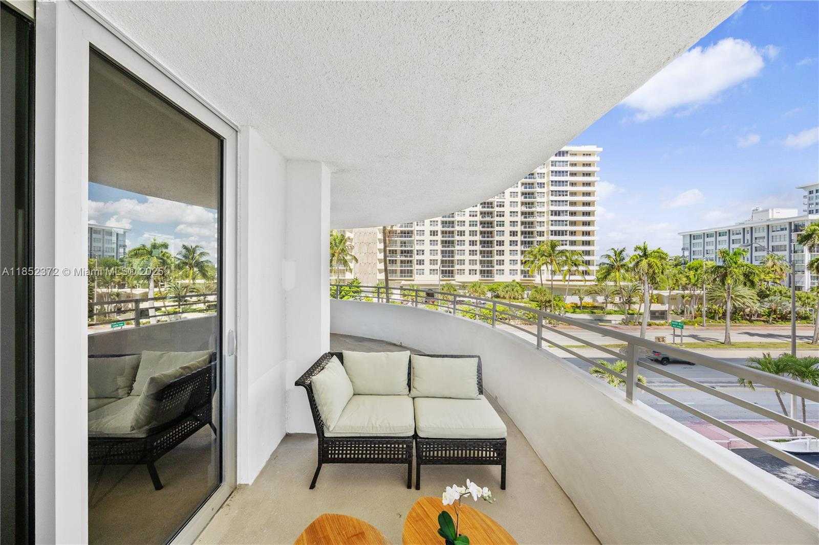 Small Image of 5555 COLLINS AVE #4B, Miami Beach Number 13