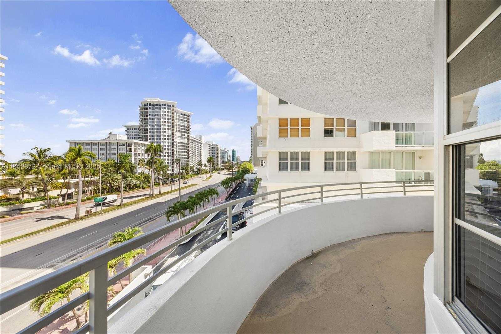 Small Image of 5555 COLLINS AVE #4B, Miami Beach Number 14
