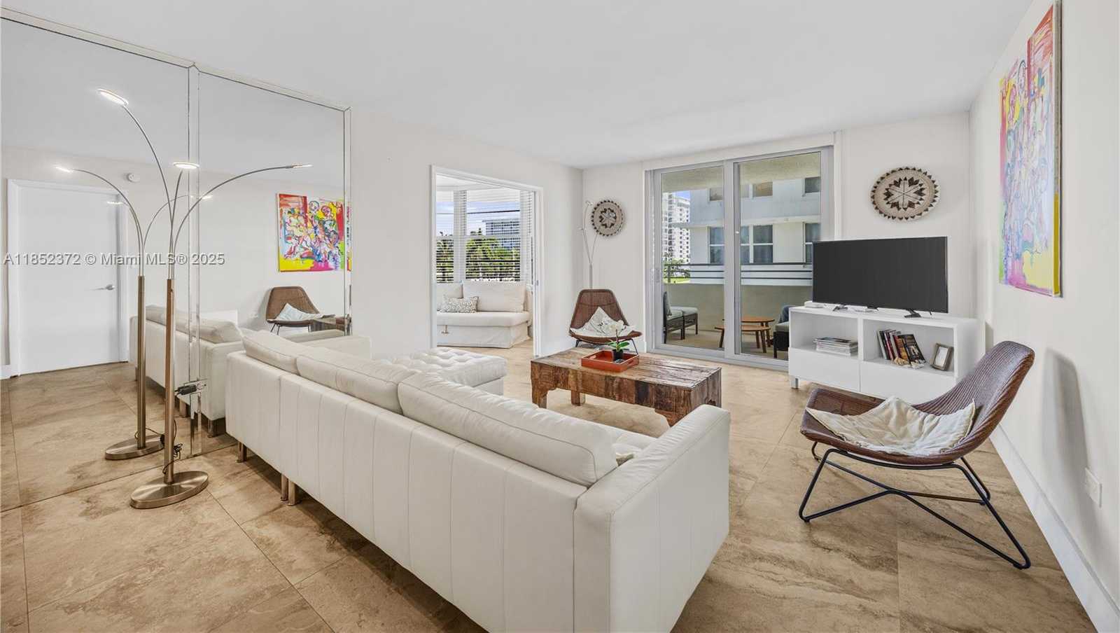 Small Image of 5555 COLLINS AVE #4B, Miami Beach Number 2