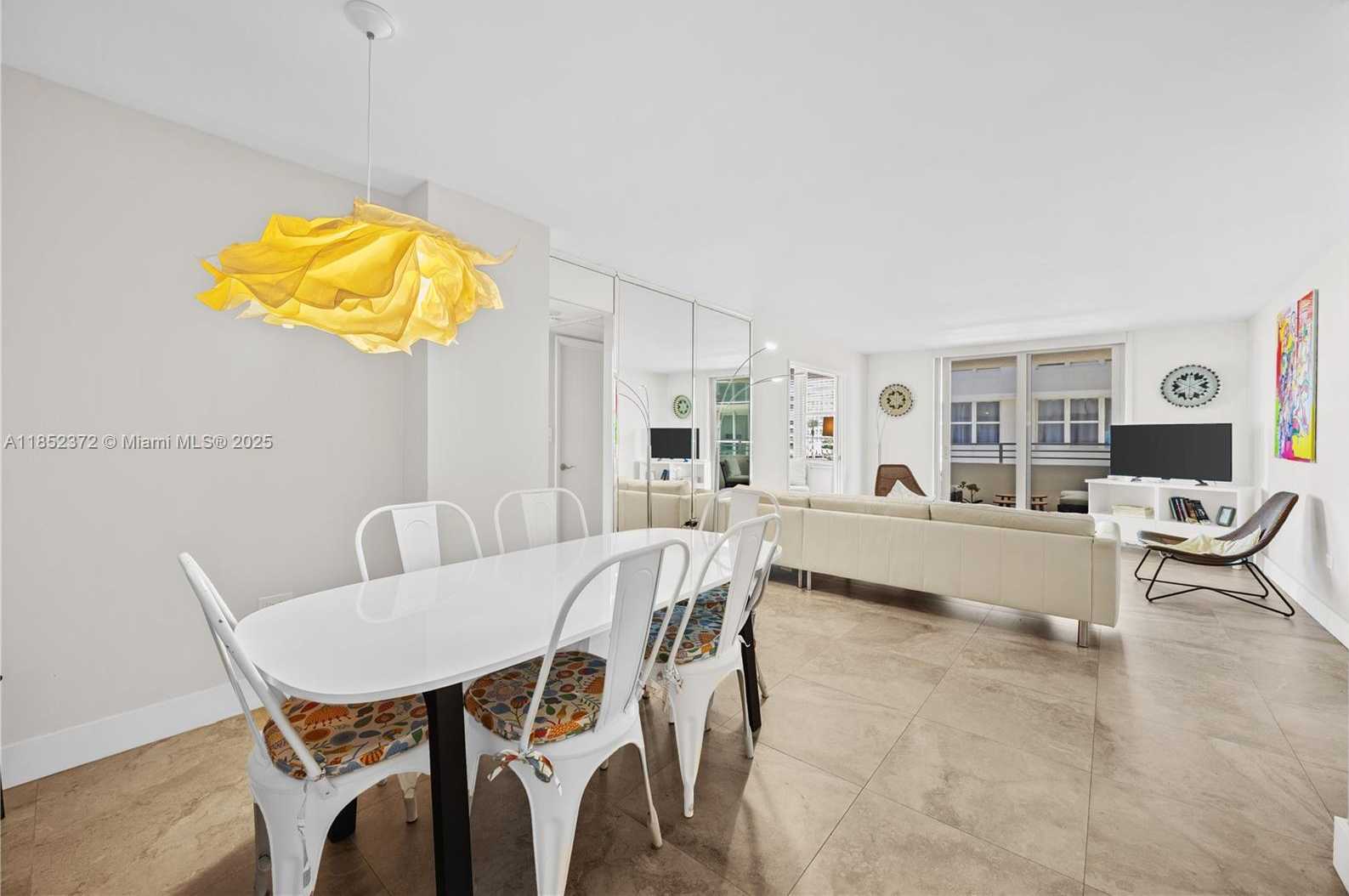 Small Image of 5555 COLLINS AVE #4B, Miami Beach Number 3