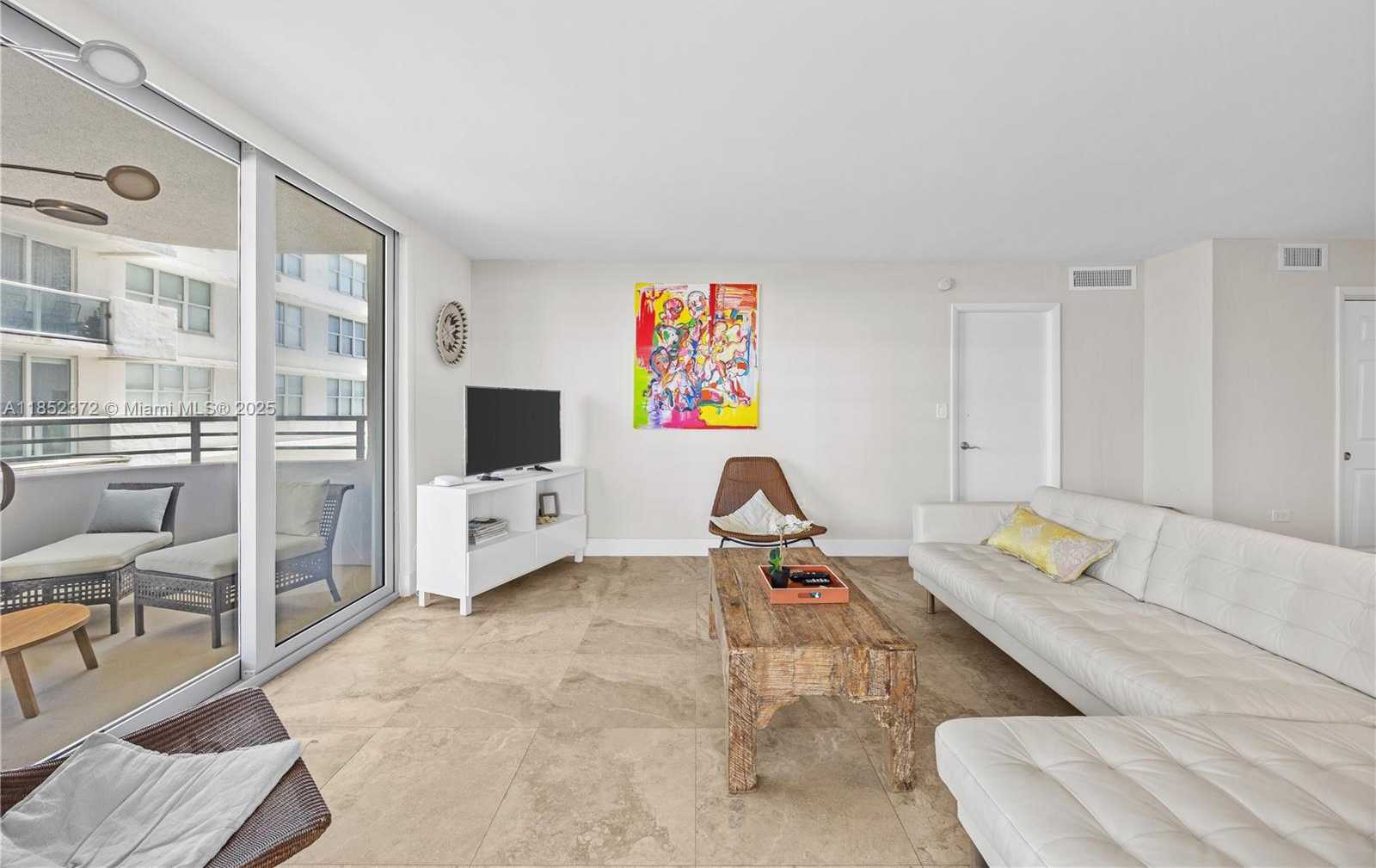 Small Image of 5555 COLLINS AVE #4B, Miami Beach Number 4