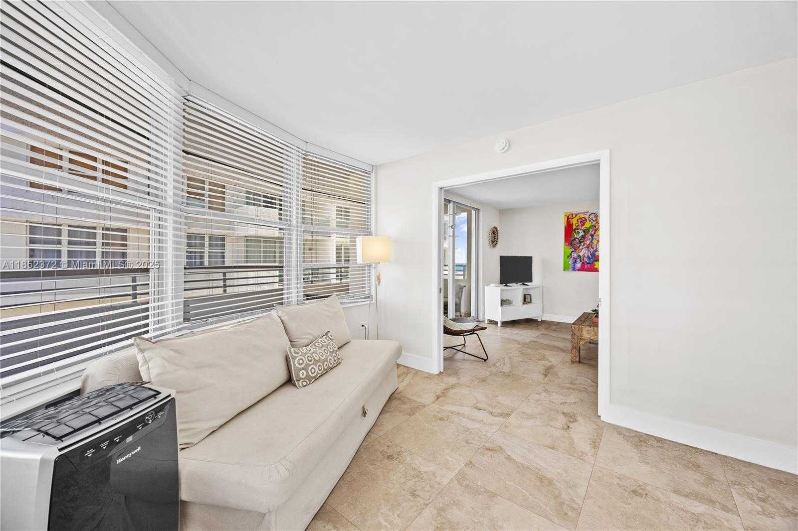Small Image of 5555 COLLINS AVE #4B, Miami Beach Number 6