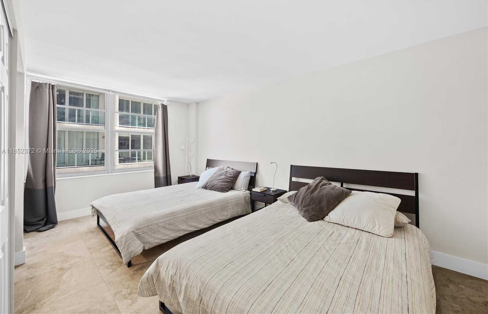 Small Image of 5555 COLLINS AVE #4B, Miami Beach Number 7