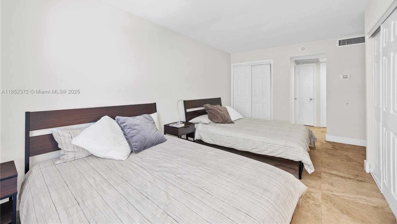 Small Image of 5555 COLLINS AVE #4B, Miami Beach Number 8