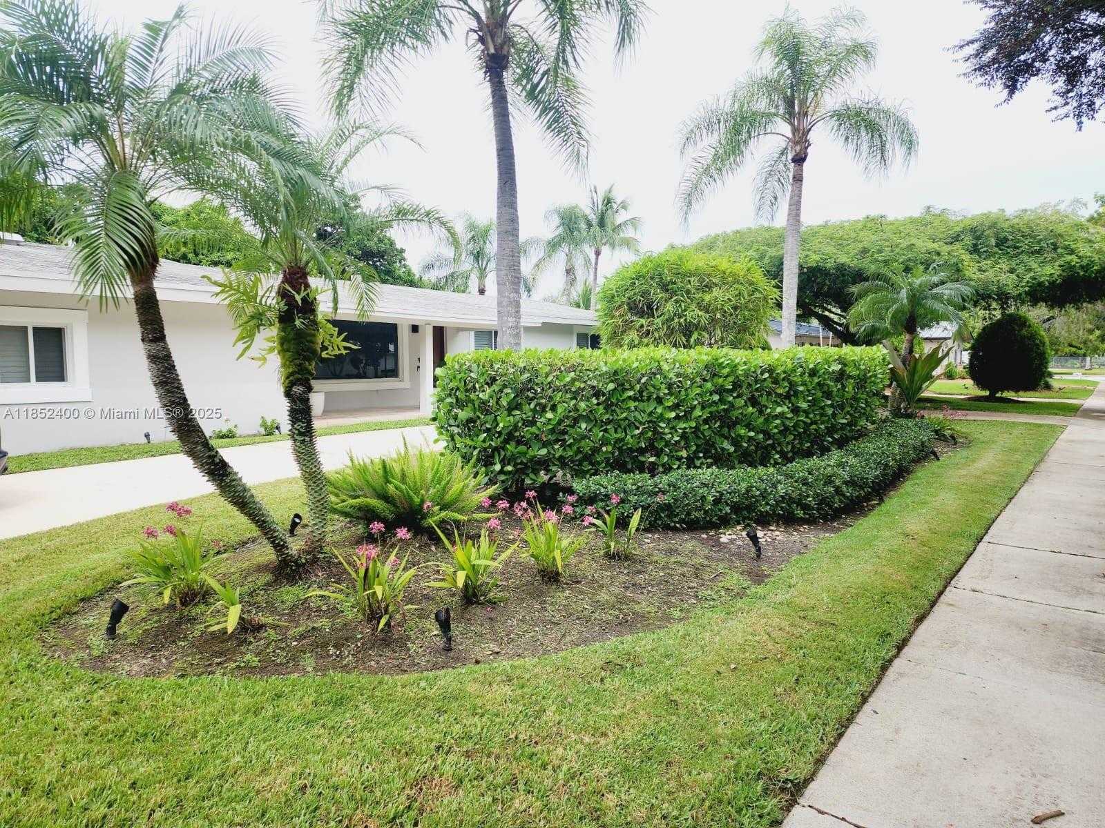 Small Image of 7425 SOUTH WEST 128TH ST, Pinecrest Number 2