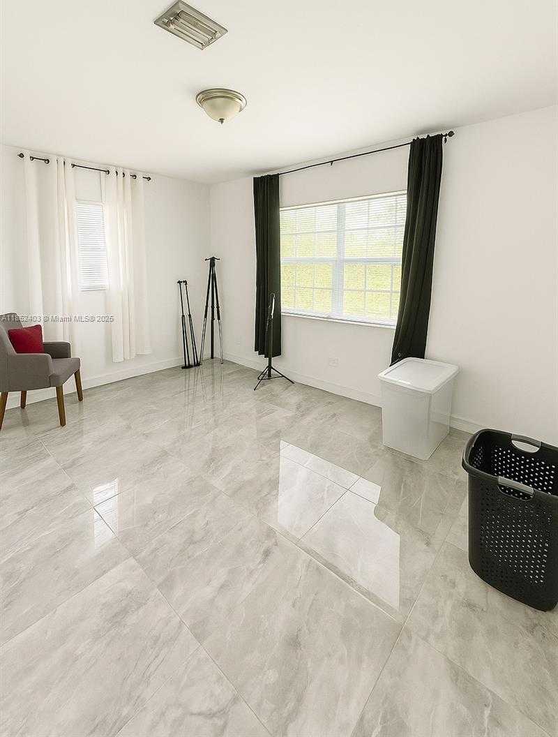 Small Image of 10241 DOMINICAN DR, Cutler Bay Number 6