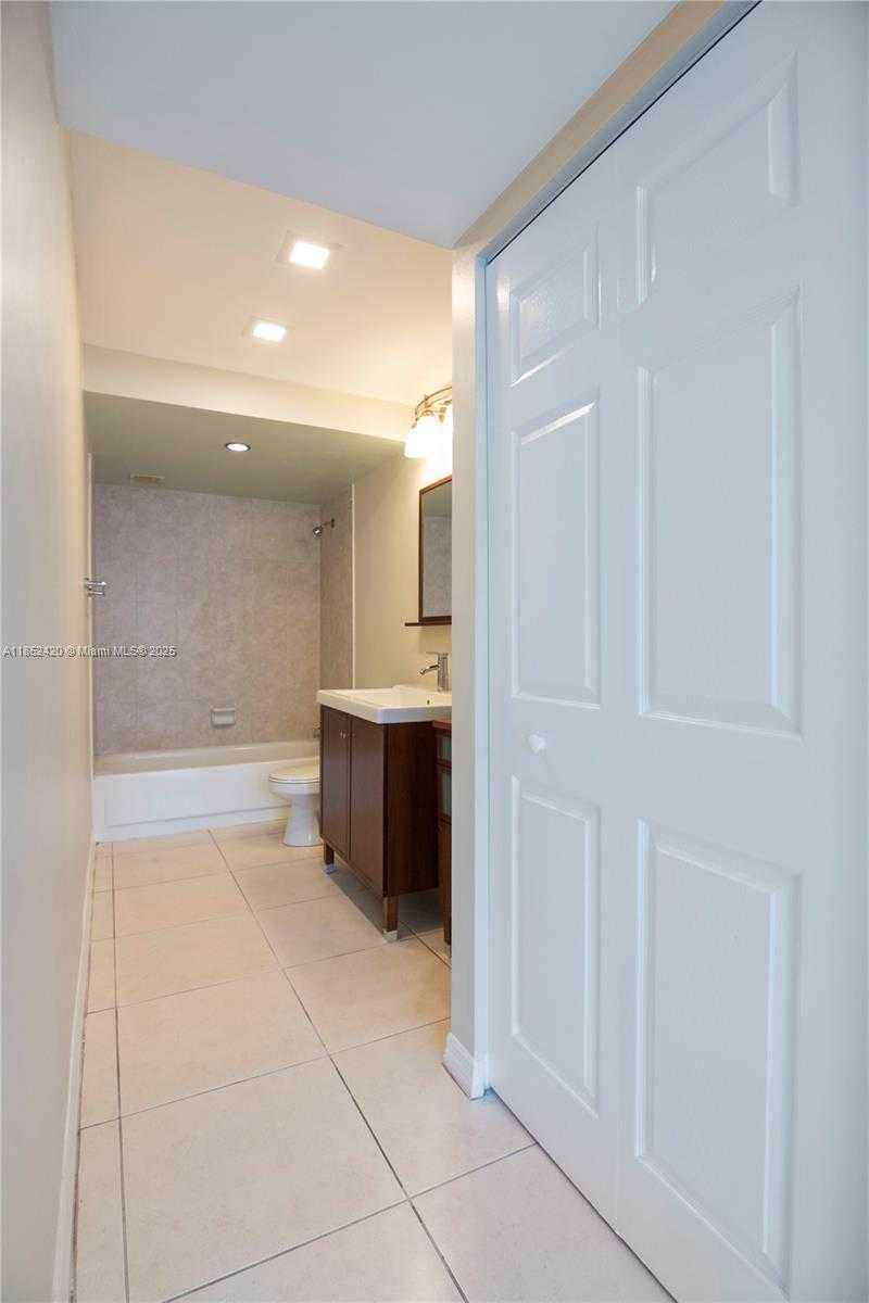 Small Image of 16710 NORTH EAST 9TH AVE #605, North Miami Beach Number 11