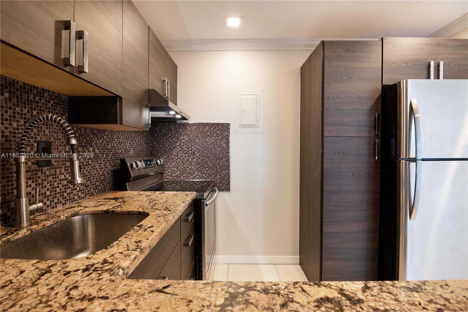 Small Image of 16710 NORTH EAST 9TH AVE #605, North Miami Beach Number 3