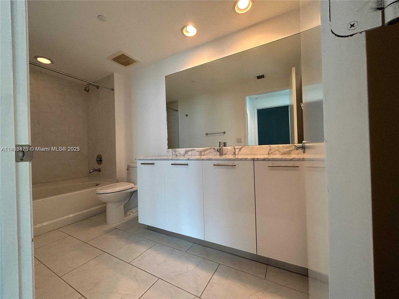 Small Image of 951 BRICKELL AVE #3406, Miami Number 15