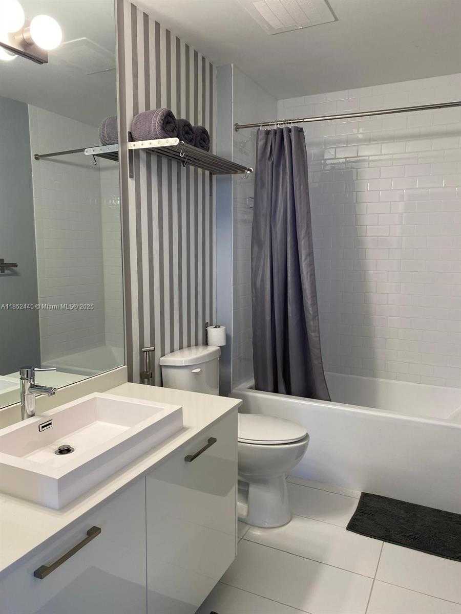Small Image of 151 SOUTH EAST 1ST ST #2401, Miami Number 3