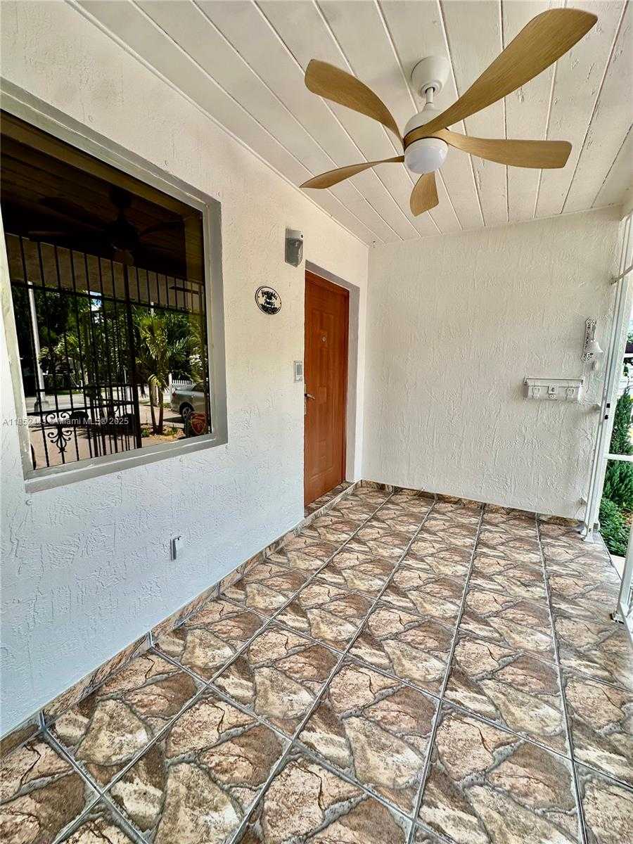 Small Image of 3525 SOUTH WEST 92ND AVE, Miami Number 2
