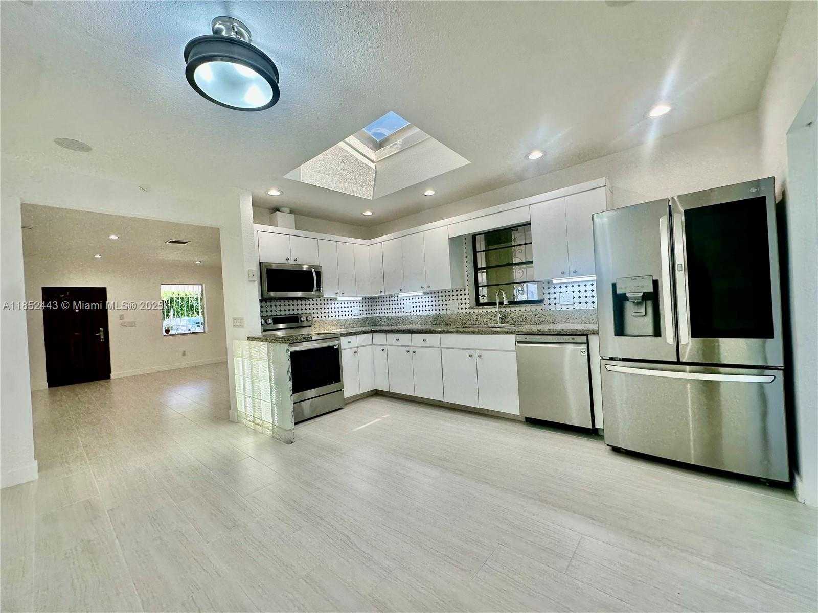 Small Image of 3525 SOUTH WEST 92ND AVE, Miami Number 5