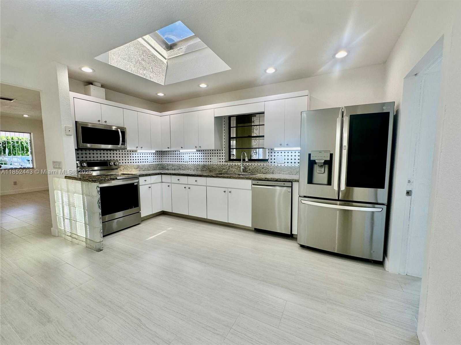 Small Image of 3525 SOUTH WEST 92ND AVE, Miami Number 6