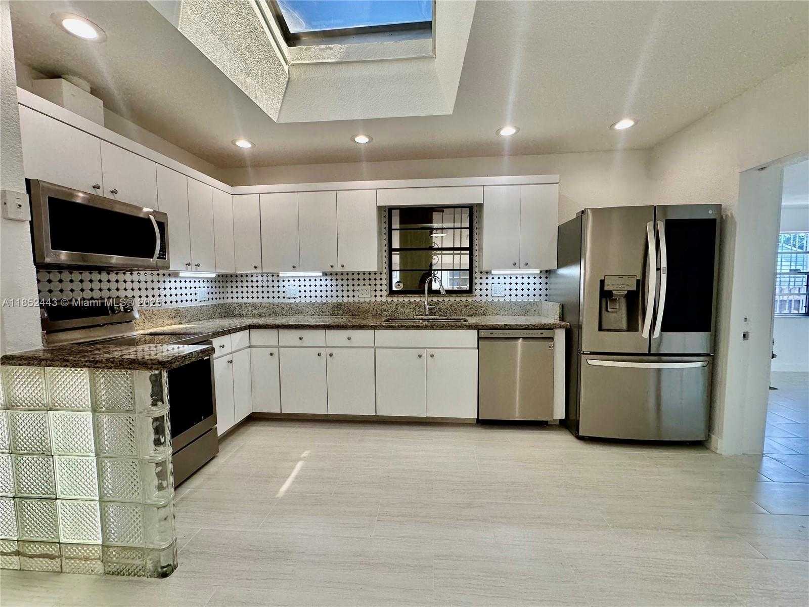 Small Image of 3525 SOUTH WEST 92ND AVE, Miami Number 7