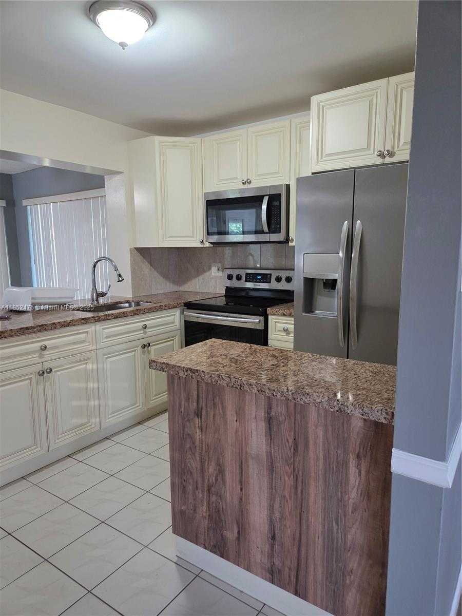 Small Image of 1040 NORTH WEST 73RD TER, Margate Number 2