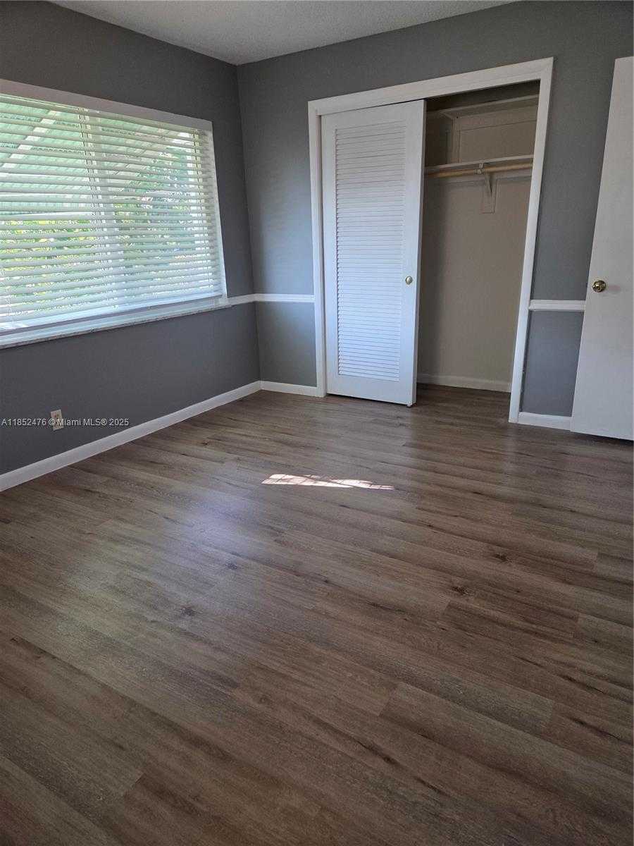 Small Image of 1040 NORTH WEST 73RD TER, Margate Number 6