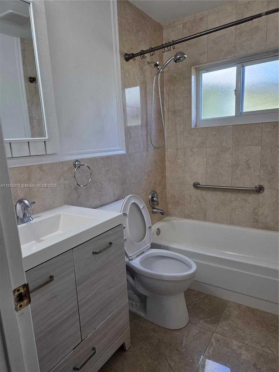 Small Image of 1040 NORTH WEST 73RD TER, Margate Number 9