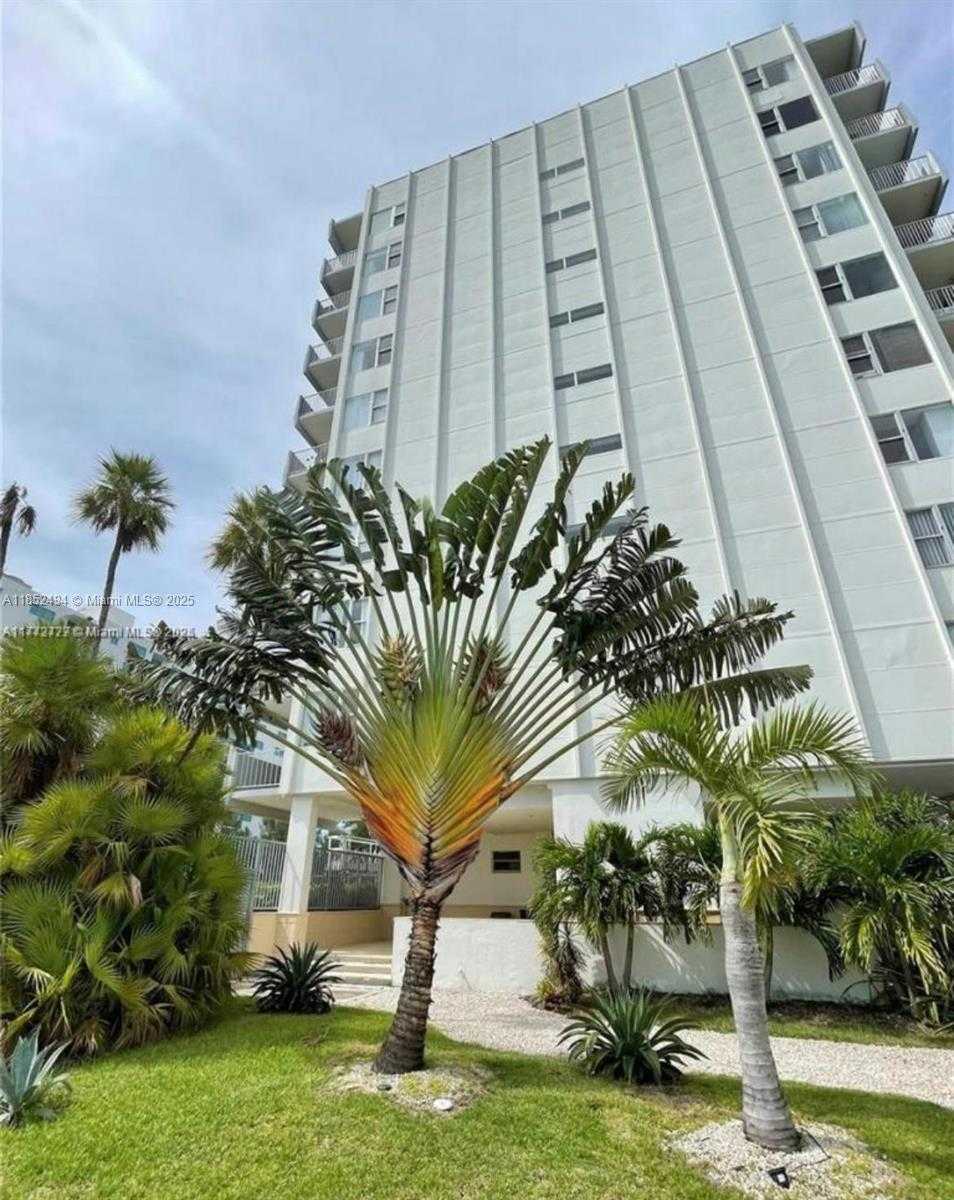 Small Image of 7545 EAST TREASURE DR #3C, North Bay Village Number 9