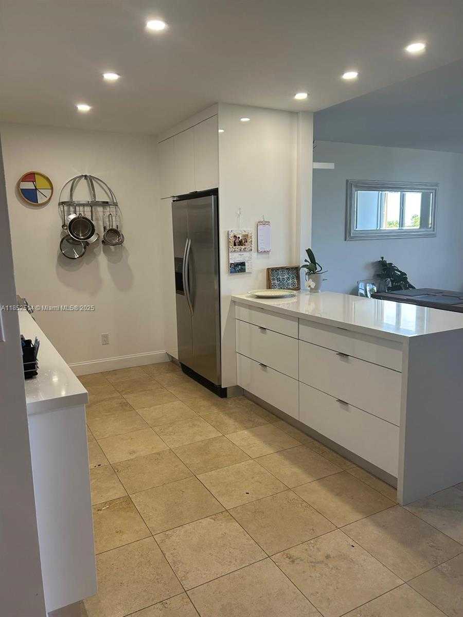 Small Image of 161 CRANDON BLVD #317, Key Biscayne Number 2