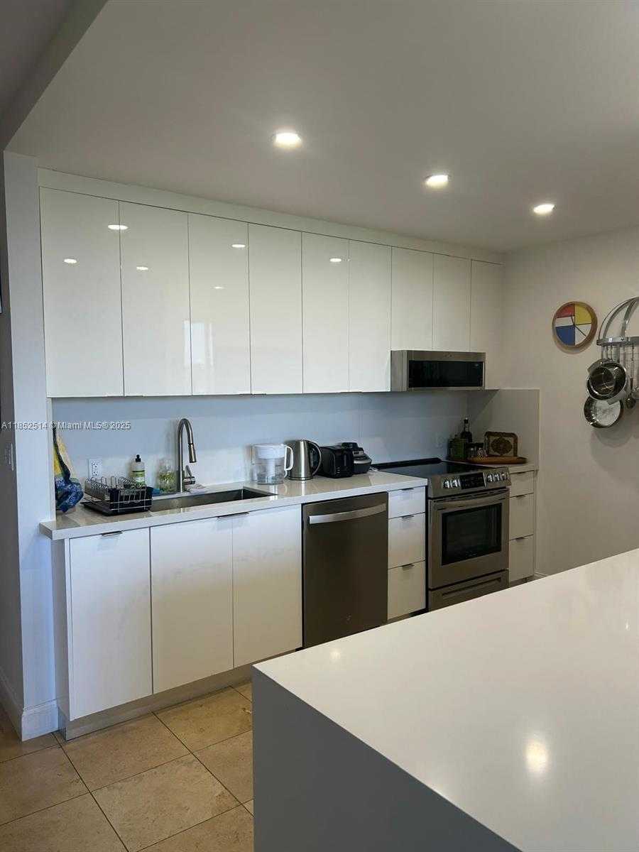 Small Image of 161 CRANDON BLVD #317, Key Biscayne Number 3