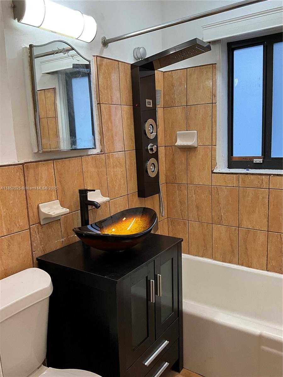 Small Image of 4821 NW 10 AVENUE, Miami Number 20