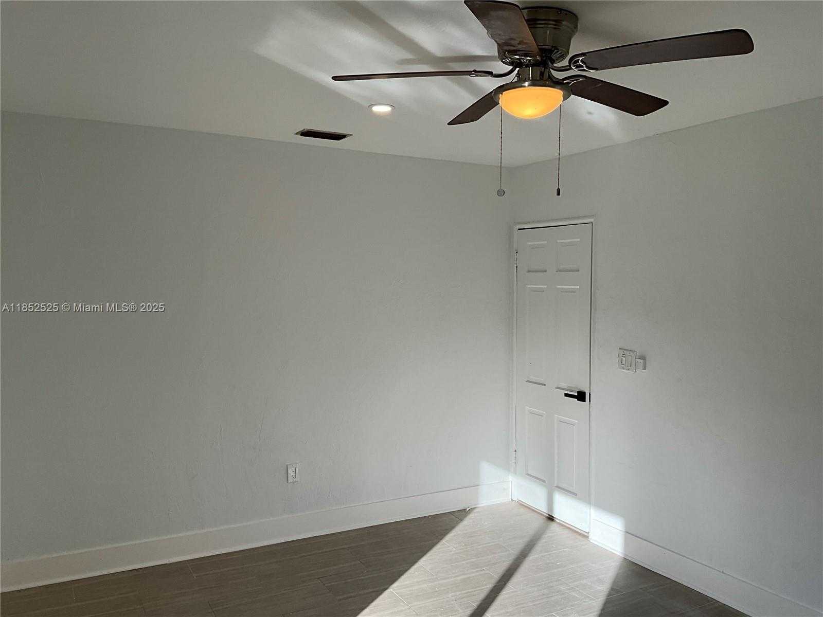 Small Image of 4821 NW 10 AVENUE, Miami Number 27
