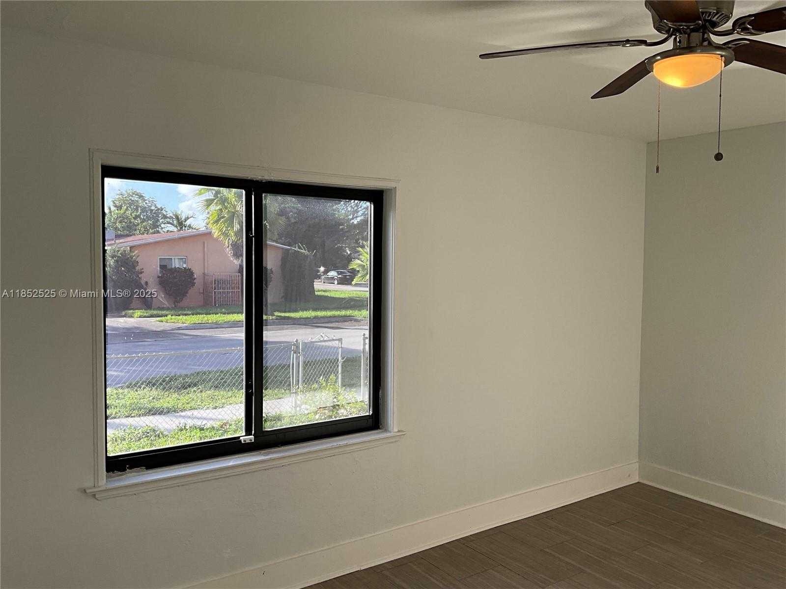 Small Image of 4821 NW 10 AVENUE, Miami Number 28