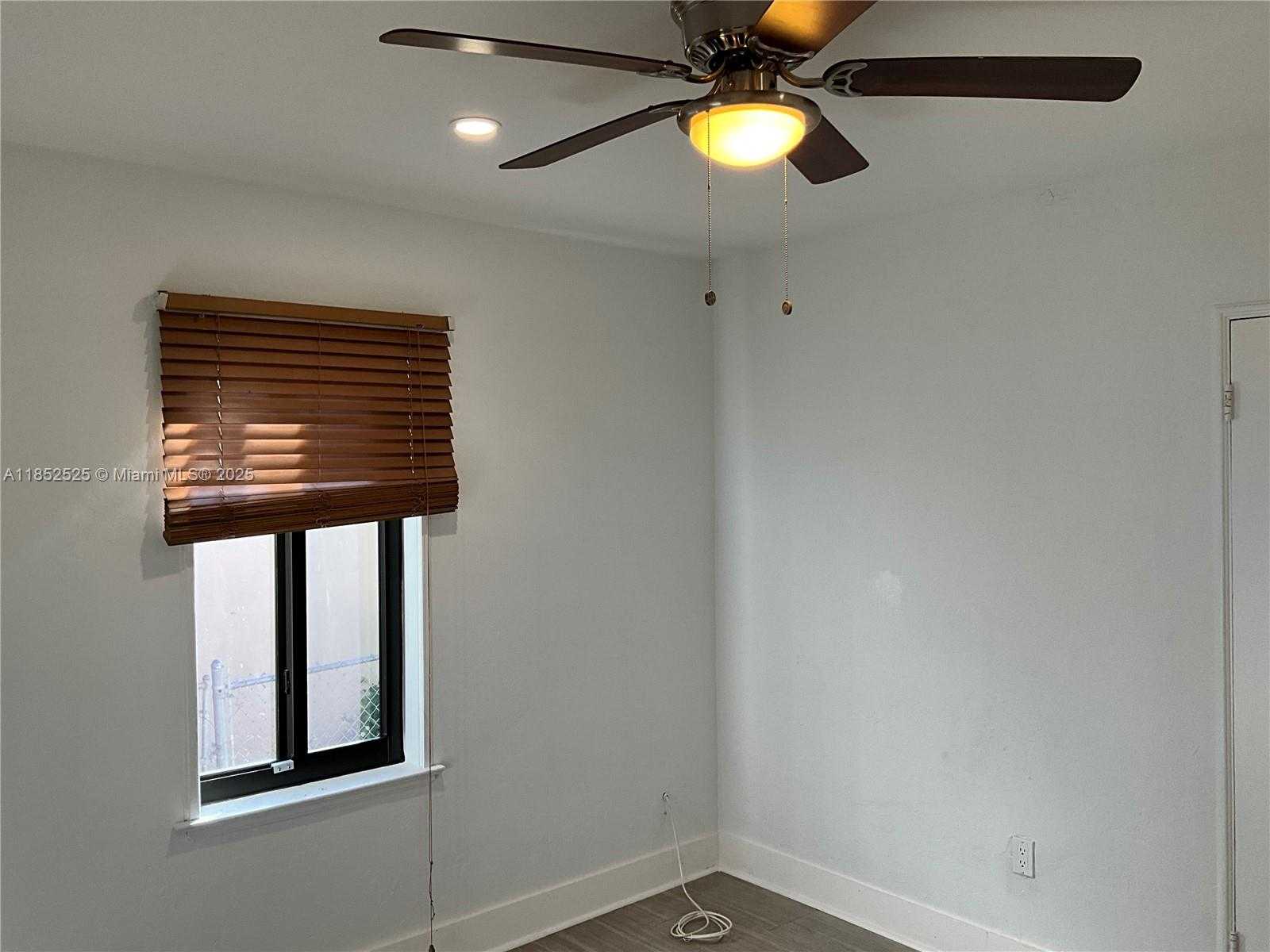 Small Image of 4821 NW 10 AVENUE, Miami Number 32