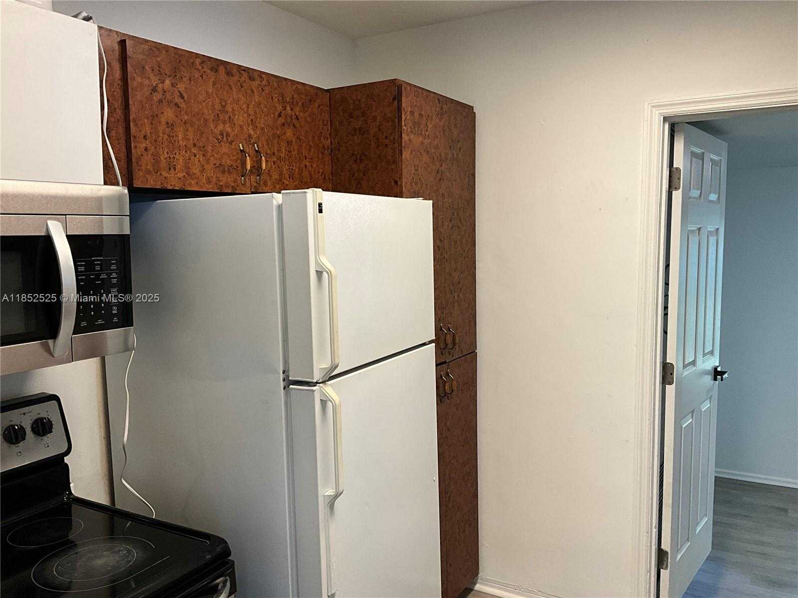 Small Image of 4821 NW 10 AVENUE, Miami Number 35
