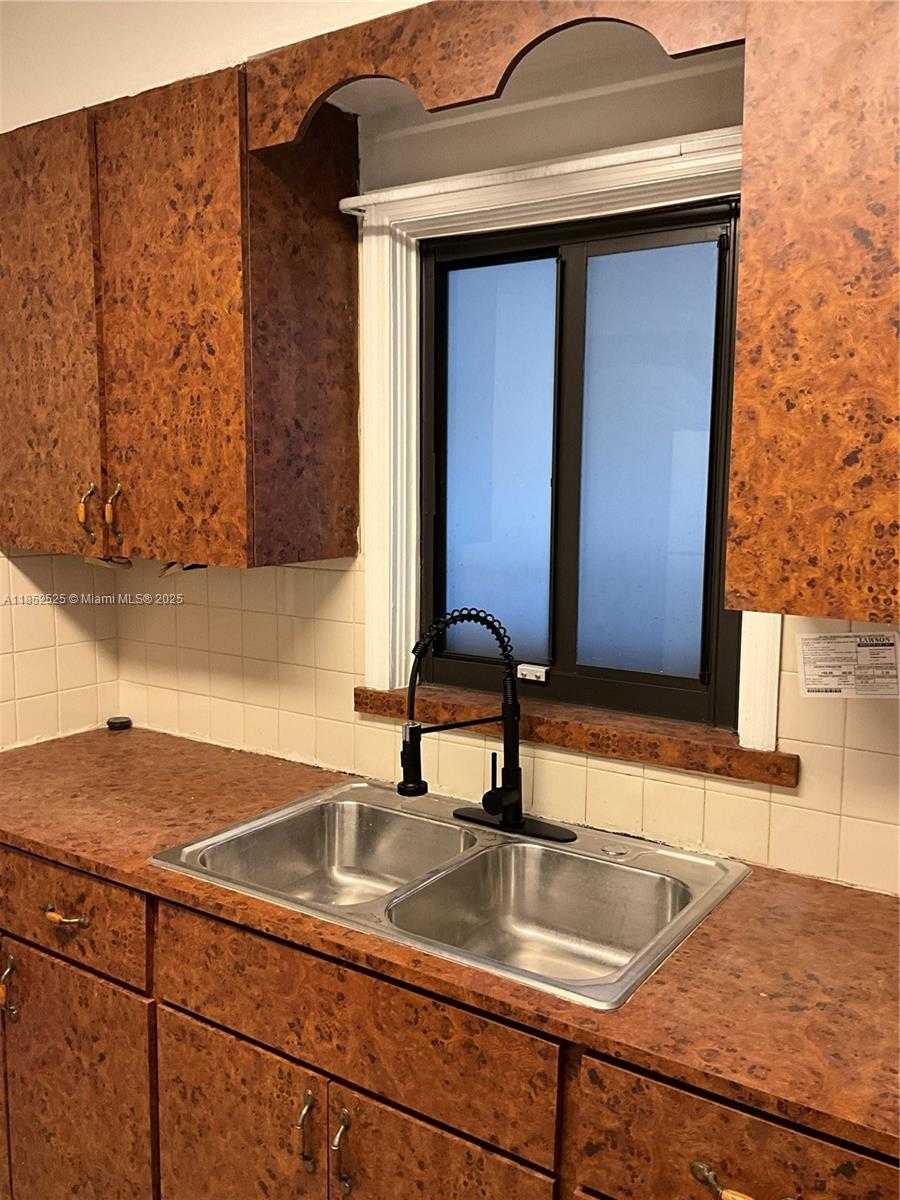 Small Image of 4821 NW 10 AVENUE, Miami Number 40