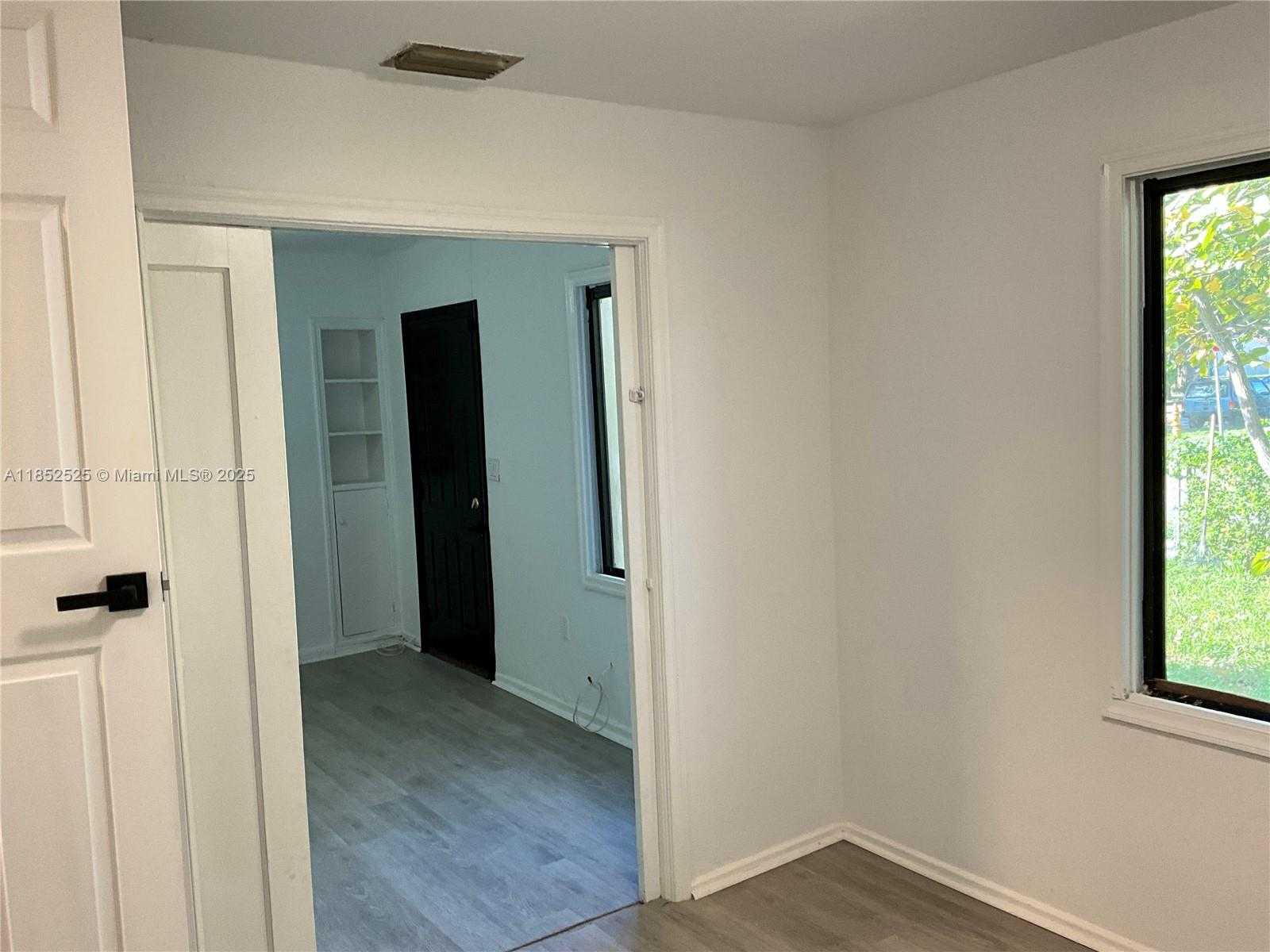 Small Image of 4821 NW 10 AVENUE, Miami Number 41
