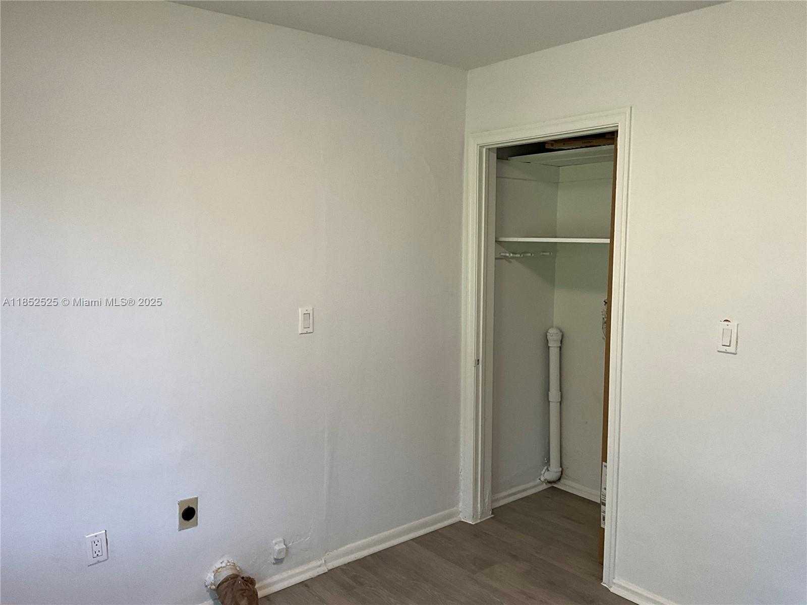 Small Image of 4821 NW 10 AVENUE, Miami Number 42