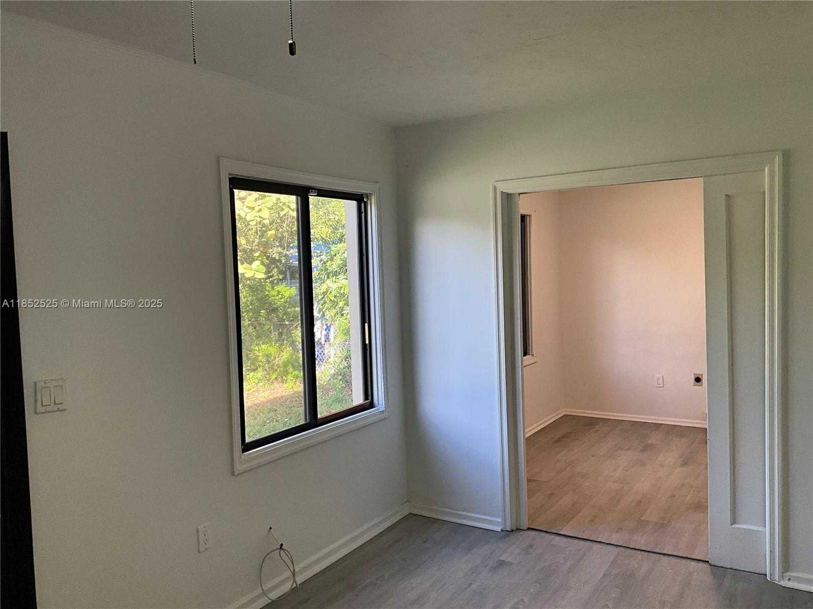 Small Image of 4821 NW 10 AVENUE, Miami Number 47