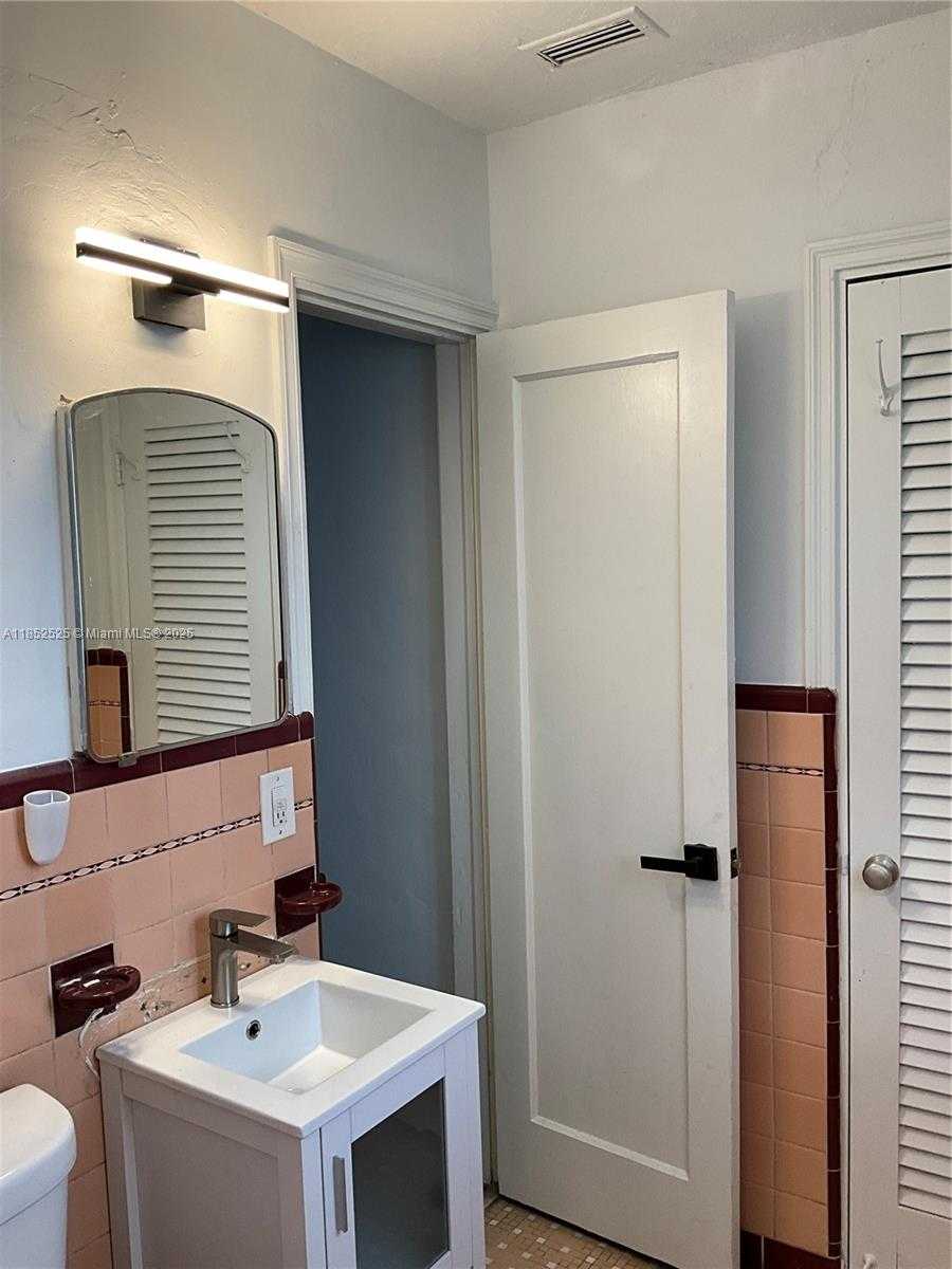 Small Image of 4821 NW 10 AVENUE, Miami Number 51