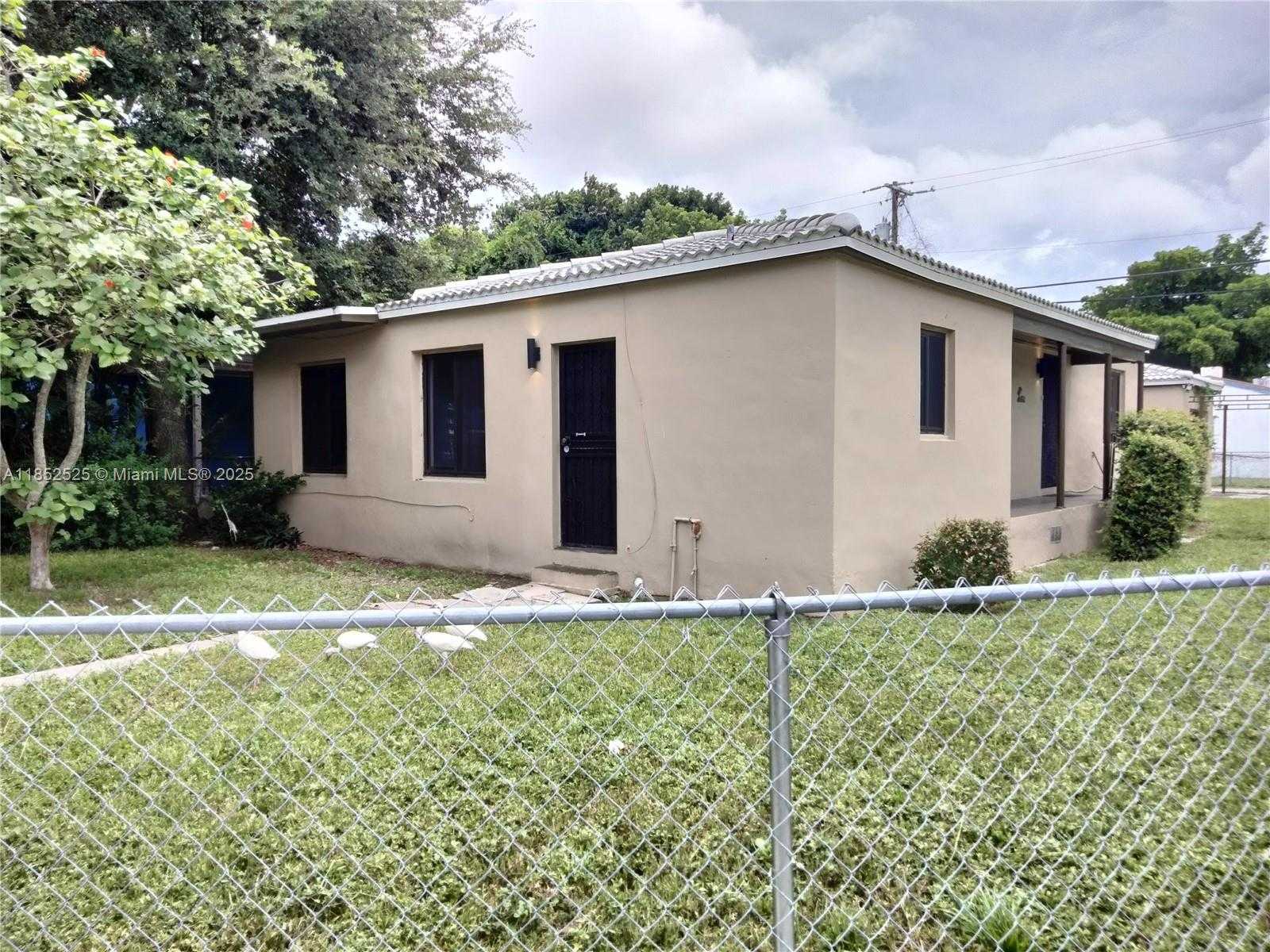 Small Image of 4821 NW 10 AVENUE, Miami Number 60