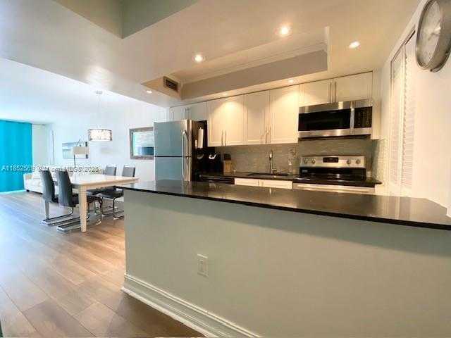 Small Image of 201 178TH DR #326, Sunny Isles Beach Number 3