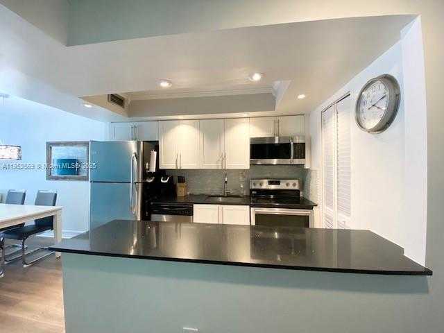 Small Image of 201 178TH DR #326, Sunny Isles Beach Number 4
